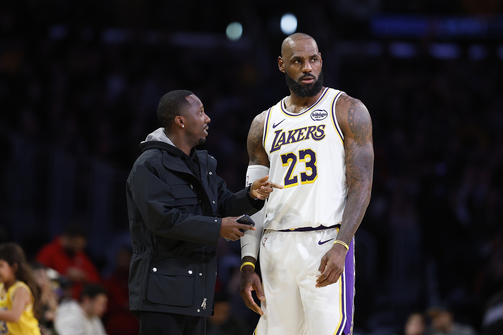詹姆斯前23季总薪资5.813亿创NBA纪录 底薪加盟76人降薪4875万 詹姆斯前23季总薪资5.813亿创NBA纪录 底薪加盟76人降薪4875万