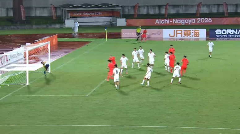 头球威胁！U23国足角球进攻，张玉宁头球一顶被对方门将扑出